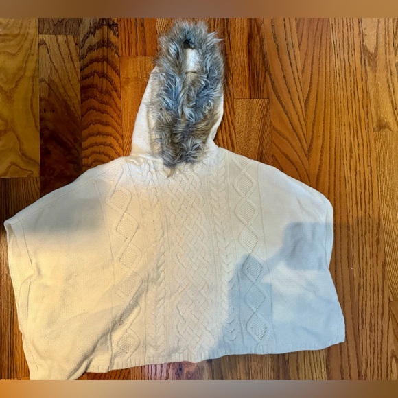 Used once winter poncho - Picture 1 of 2